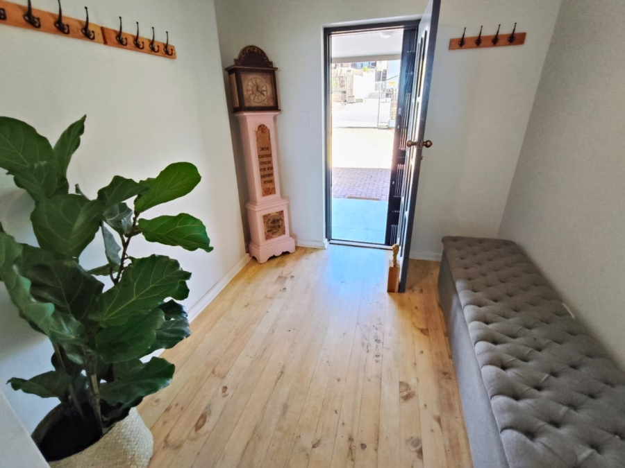 5 Bedroom Property for Sale in Wavecrest Eastern Cape
